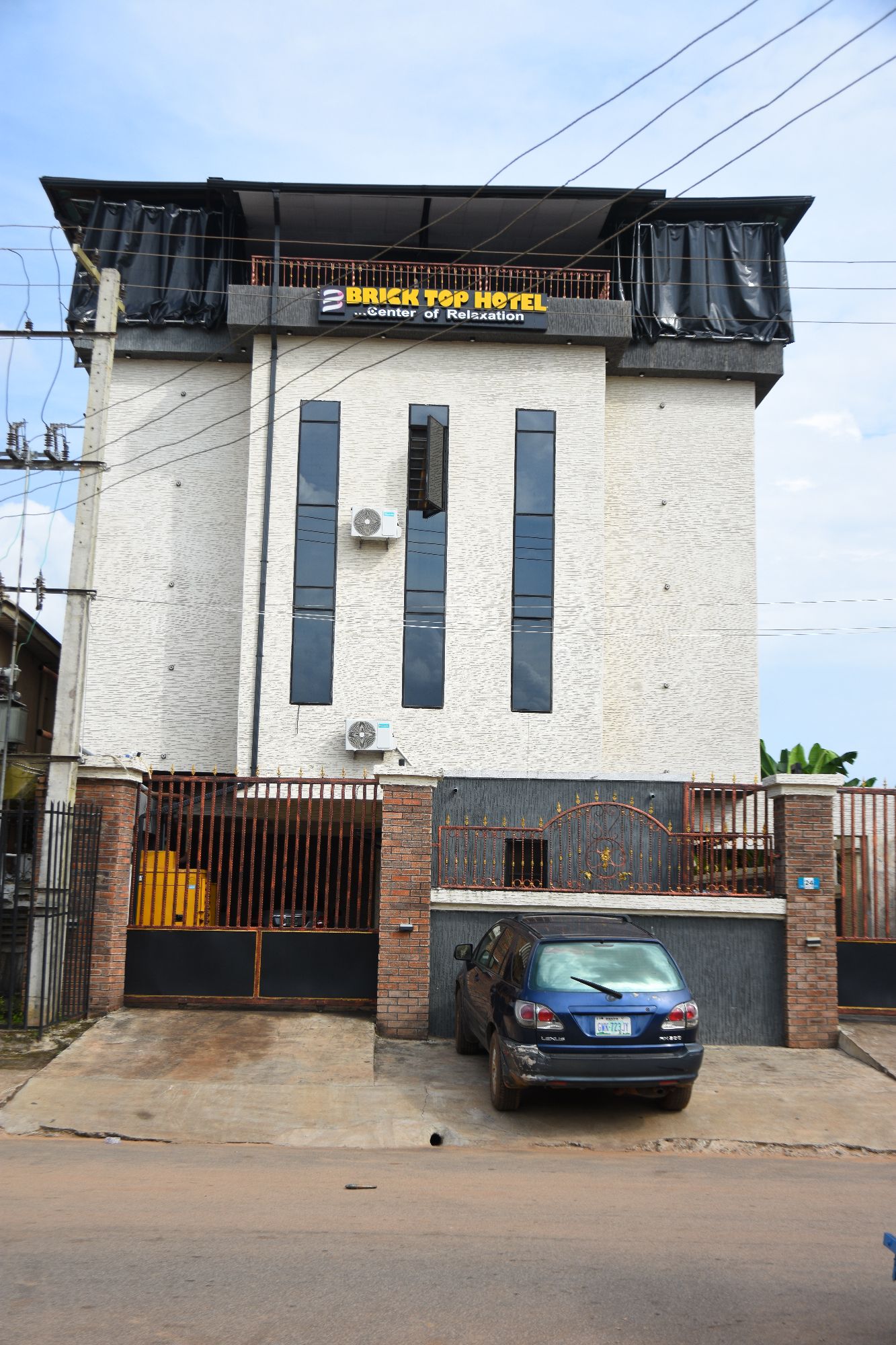 Brick Top Hotel facade